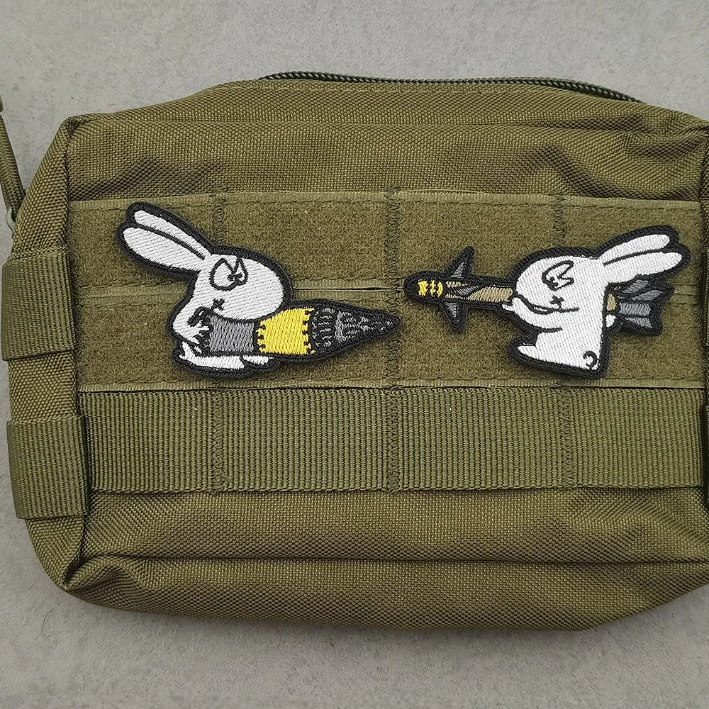 Paño de conejo de dibujos animados bordado al aire libre, brazalete de misil Rogue bonito adjunto, mochila táctica, parches de gancho y bucle para ropa - imagen 3
