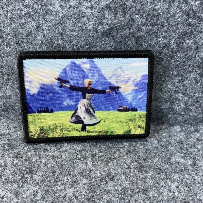 Pegatinas de Tela con estampado de chica bonita, pegatinas de gancho y bucle con pistola, insignia de moral Meme divertida femenina Sexy, mochila, pegatinas tácticas, emblema - imagen 3