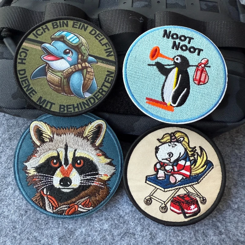 Parches bordados de animales de dibujos animados, delfines tácticos y mapache, pingüino, insignia de moral, parche de gancho y bucle para chaquetas, mochilas, sombreros