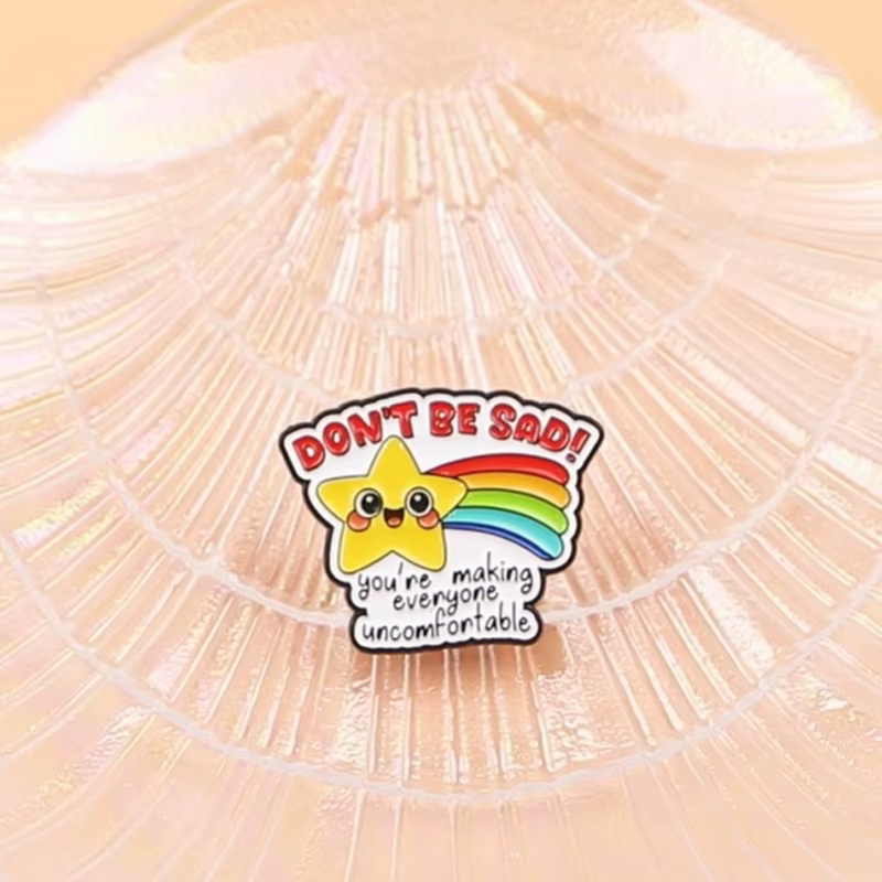 Pin esmalte 'No Estés Triste' arcoíris – Broche chaqueta