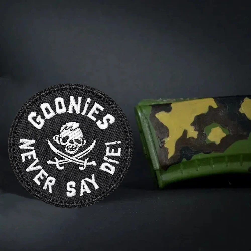 Goonies Never Say Diei parches bordados para ropa cráneo insignia de moral táctica ejército militar gancho y bucle mochila pegatina - imagen 3