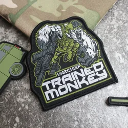 Exquisitas brazaletes con etiquetas tejidas, mochilas con personalidad de mono bien entrenada, mochilas de moral y creativas, parches de gancho y bucle