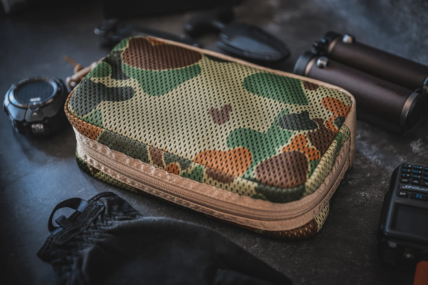 Bolsa y accesorios listos para viaje