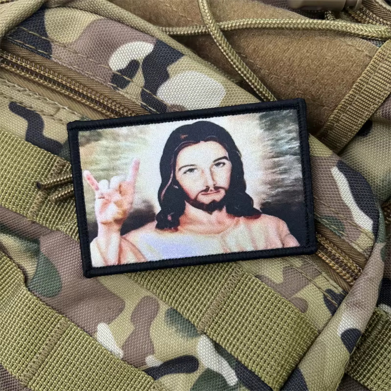 Parche rígido táctico Jesús – Velcro para mochila y chaleco - imagen 2
