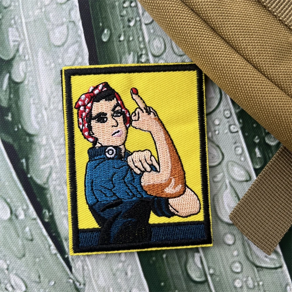 ¡Se puede hacer! Parches de insignia de moral de dedo medio, pegatinas bordadas de gancho y bucle, mochila táctica, Rosie Waved Her - imagen 3