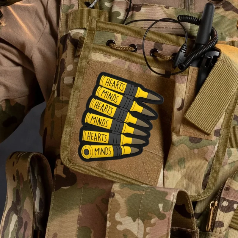 HEARTS MINDS Clip de bala parche táctico de PVC insignia de moral militar brazalete mochila al aire libre accesorios de sombrero pegatina de gancho y bucle - imagen 2