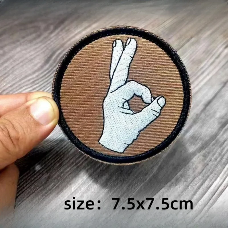 Insignia de moral de gesto OK, parches de gancho y bucle bordados divertidos, brazalete táctico, equipo para exteriores, pegatinas decorativas para mochila - imagen 3
