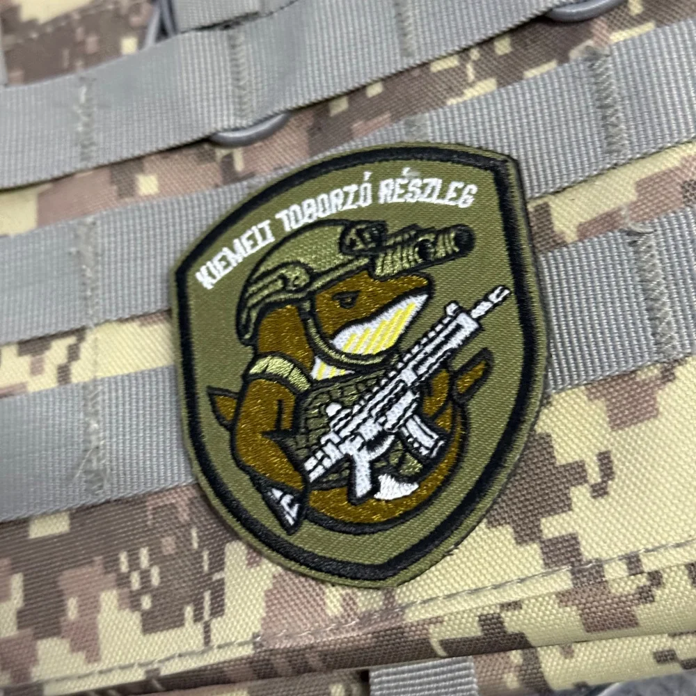 Parche bordado táctico tiburón casco – Insignia moral velcro para mochila - imagen 4