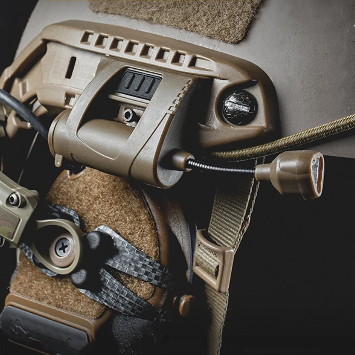 Luz táctica para casco Airsoft, carga de cuatro colores, luz de señal militar - imagen 2