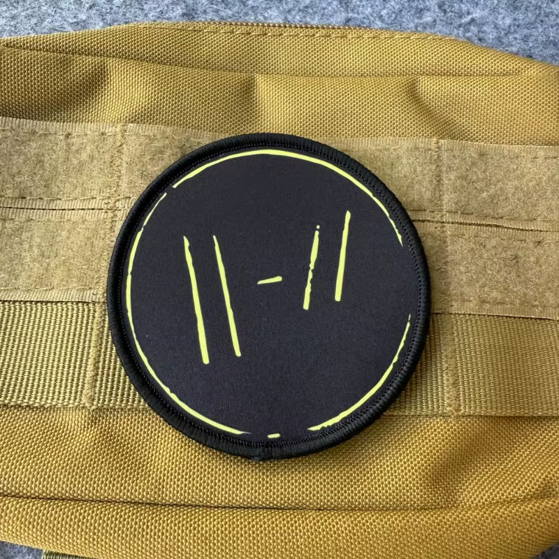 Parche táctico insignia circular moral negra y amarilla para MOLLE