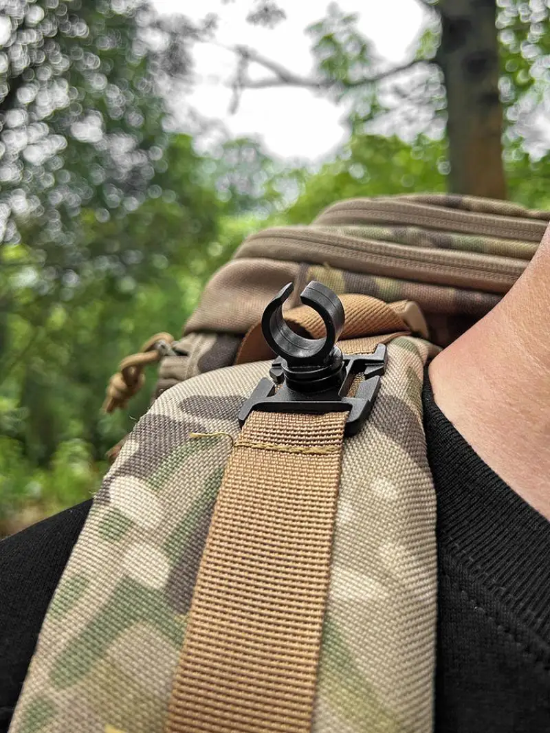 Mochila con Clip para luz de antorcha, correa de hombro, accesorios para bastones de senderismo, bolsa de agua, manguera - imagen 4