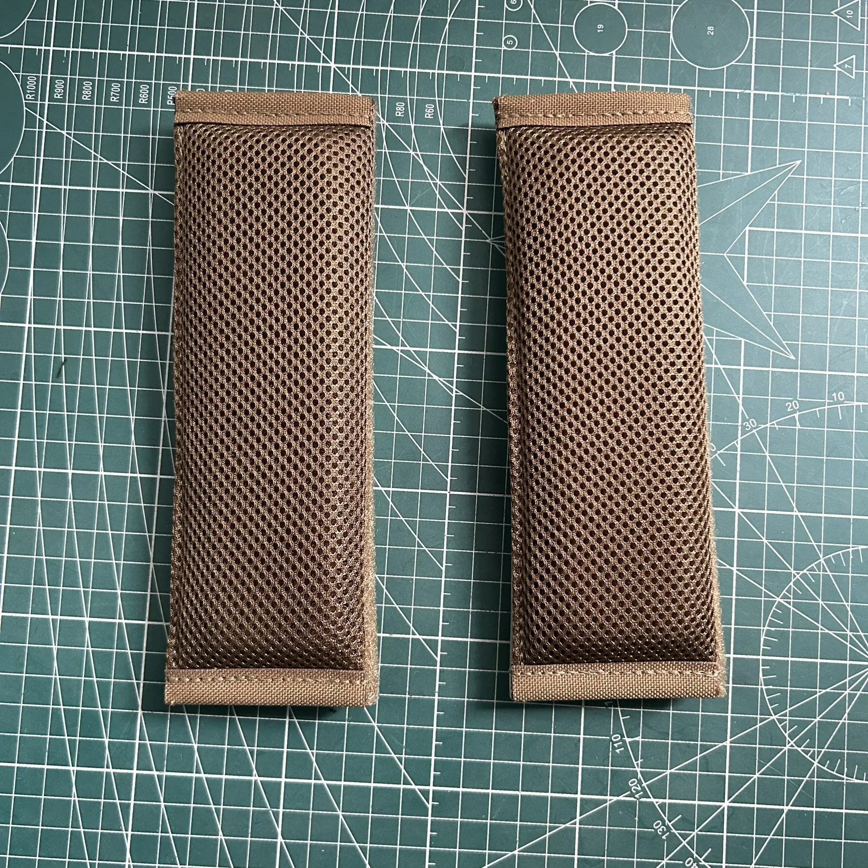 Funda acolchada con correa estilo Ferro, hombreras tácticas para portador de placa táctica, 2 uds. - imagen 3