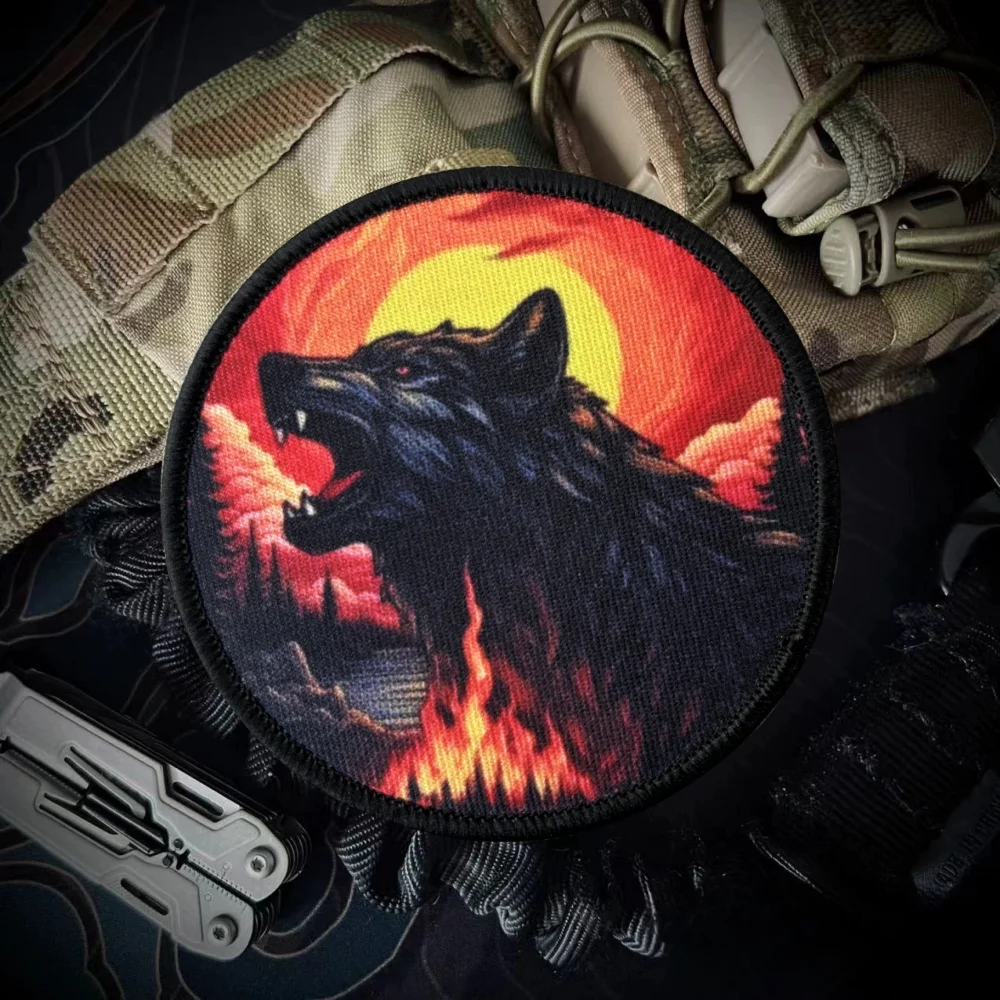 Parche táctico de lobo flameado, gancho y bucle con estampado divertido, insignia de moral militar, brazalete, pegatinas para mochila Chevron