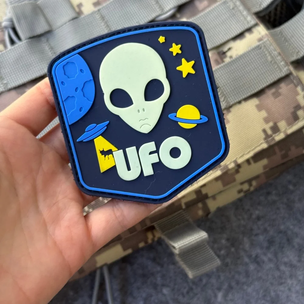 Parche Alien UFO Morale Airsoft, equipo militar táctico del ejército, pegatina decorativa para mochila, parches de gancho y bucle de PVC para ropa - imagen 3