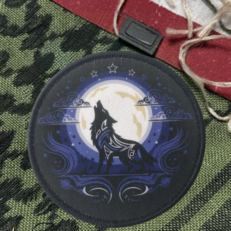 Parche con estampado de lobo y Luna rugiente, chaleco táctico, insignia de moral con gancho y bucle, pegatinas decorativas para mochila, parches para brazalete para ropa - imagen 4