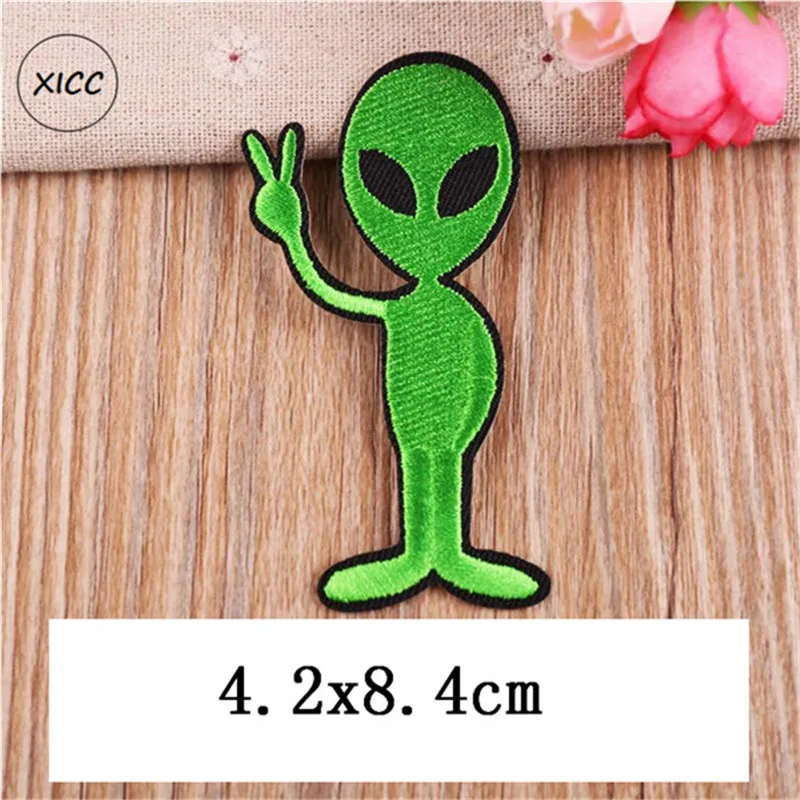 ET OVNI verde insignias alienígenas bordado de amigos, parches para planchar, ojos grandes, pegatinas de Aliens, apliques para ropa, decoración DIY - imagen 4