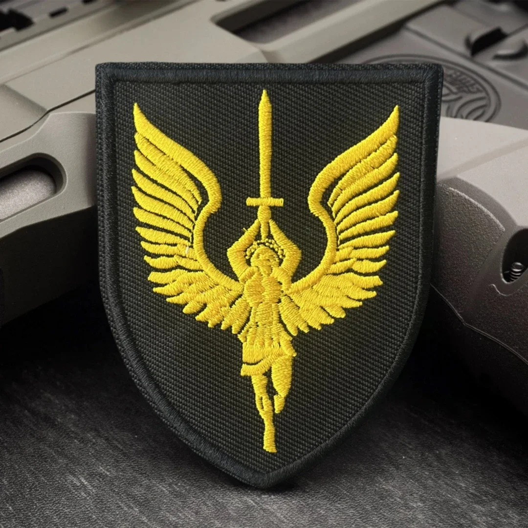 Parche táctico de moral del Arcángel de San Miguel, brazalete del ejército militar, alas de Ángel, parches bordados con gancho, pegatina para mochila - imagen 2