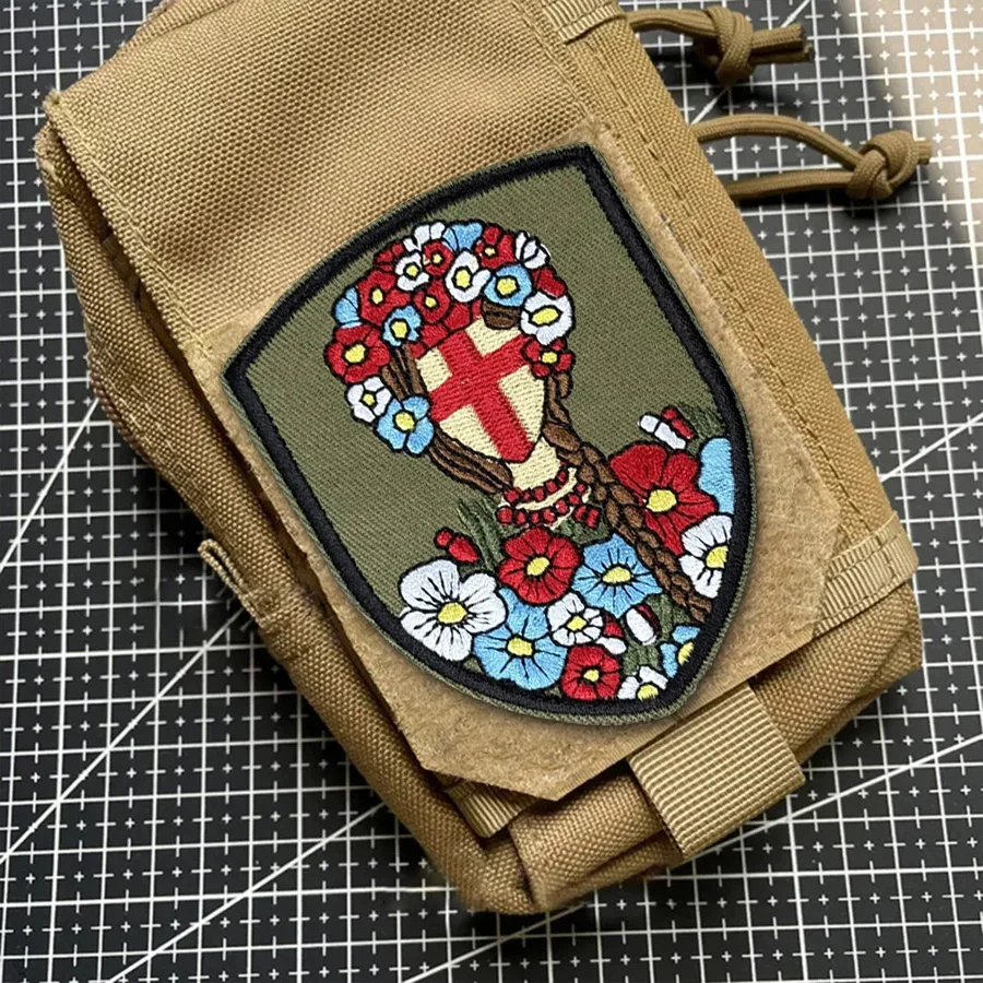 Parche táctico con corona de flores para niña, brazalete con gancho y bucle bordado, insignia de moral militar, pegatinas para mochila - imagen 4