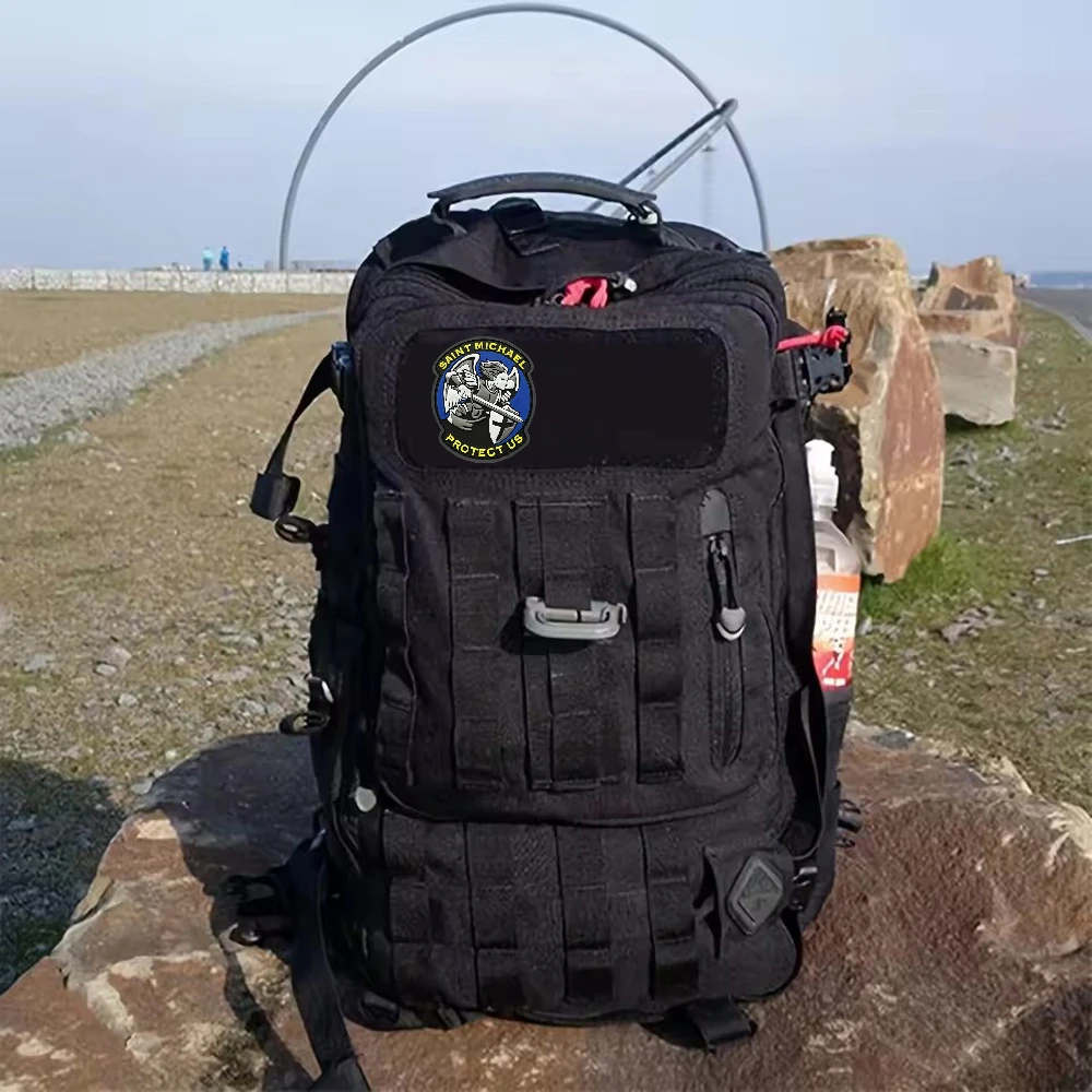 Parches Velcro Mochila TáCticos De Bordados Parche de Velcros de goma 3D de PVC Saint Michael Protect Us, insignia de moral, gancho y bucle militar, bordado táctico para mochila Molle - imagen 4