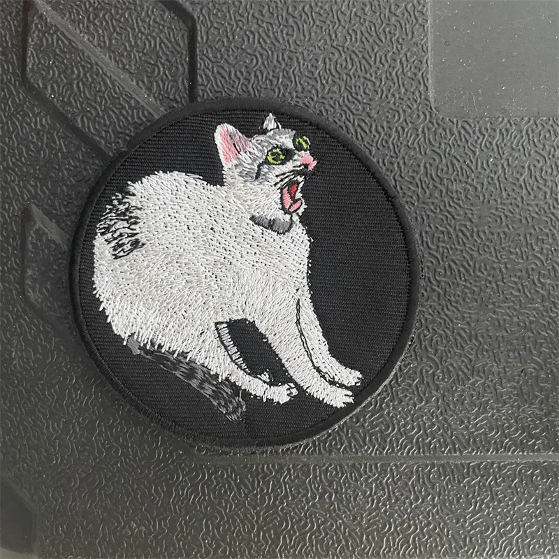 Parches bordados de animales, insignia bordada de gato astronauta, aplique de velcro de ratón, parche táctico de gato blanco - imagen 3