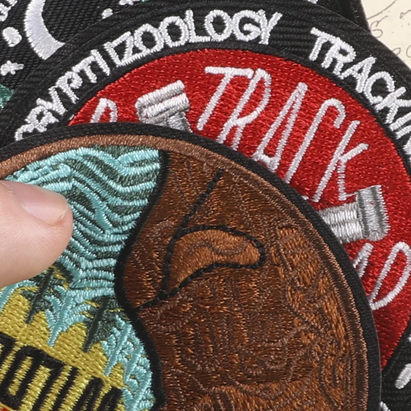 Parches bordados de criptozoología Diy, apliques de tela de monstruo, insignia de Mothman, emblema de seguimiento de extraterrestres para chaquetas - imagen 2