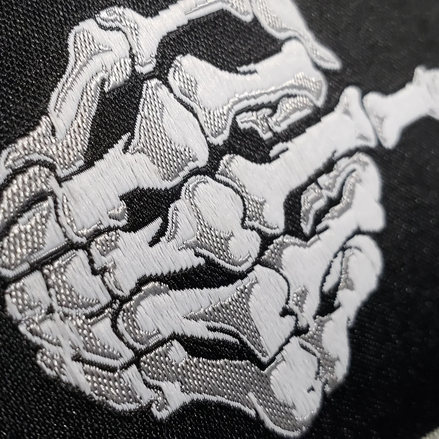 Chief Fearless-brazalete táctico bordado de combate, insignia de moral de dedo de Calavera, parches militares, Parche de gancho y bucle para sombreros de mochila - imagen 3