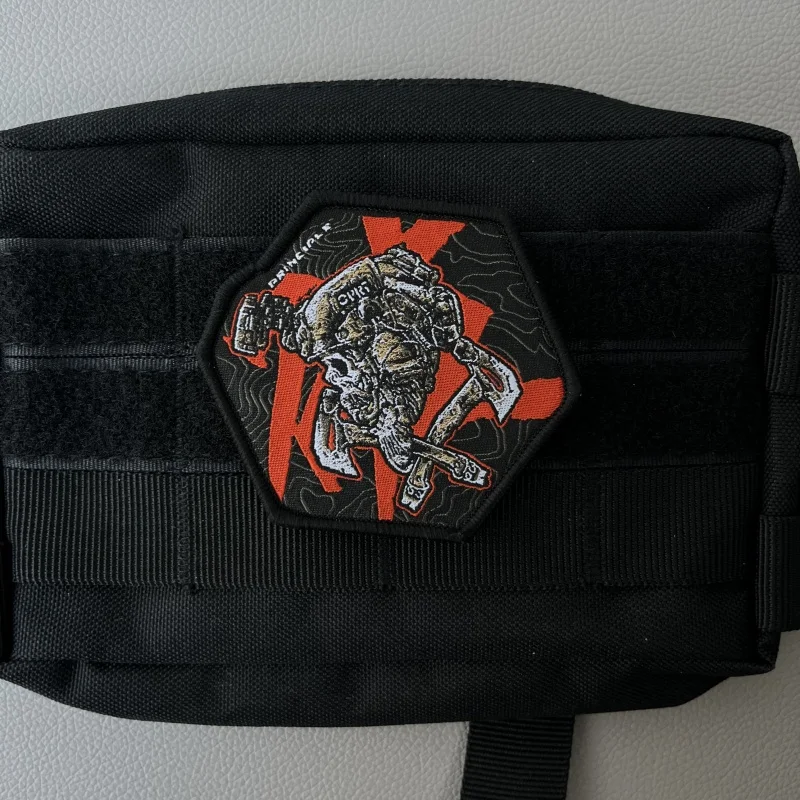 Insignia de moral de etiqueta tejida de Estilo funcional para mochila, Calavera, doble espada bordada, gancho táctico y bucle en la ropa Saboteur - imagen 5