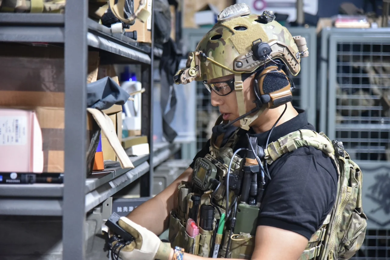 1 par de auriculares de comunicación táctica con cancelación de ruido, pegatina de gancho y bucle con respaldo adhesivo para Combat3/C3 - imagen 4