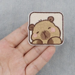 Parche bordado adhesivo capibara marrón – Para coser o planchar