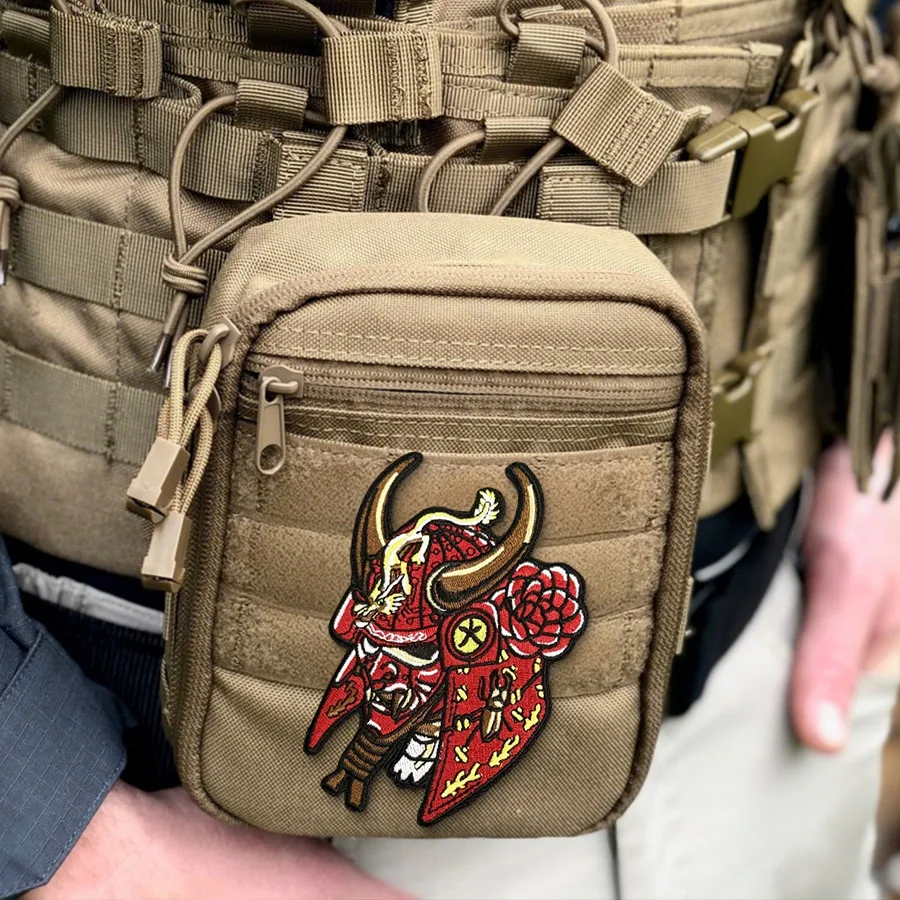 Parche táctico para casco samurái de demonio rojo, brazalete con gancho y bucle bordado, insignia de moral militar, pegatinas para mochila - imagen 3