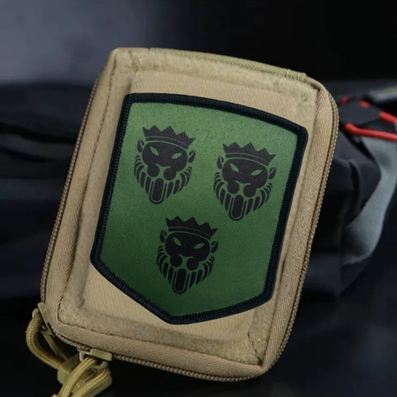 Parche con estampado de cabeza de león y corona, chaleco táctico, insignia de moral con gancho y bucle, pegatinas decorativas para mochila, parches para brazalete para ropa