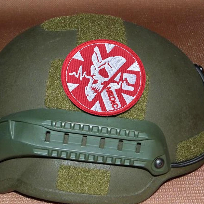Parche táctico médico de calavera, brazalete con gancho y bucle bordado, insignia de moral militar, pegatinas para mochila Chevron - imagen 5