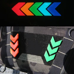 Parche táctico luminoso flecha con velcro para casco y mochila