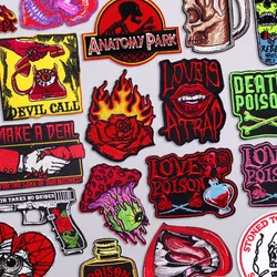 Parche bordado calavera roja punk termoadhesivo para ropa