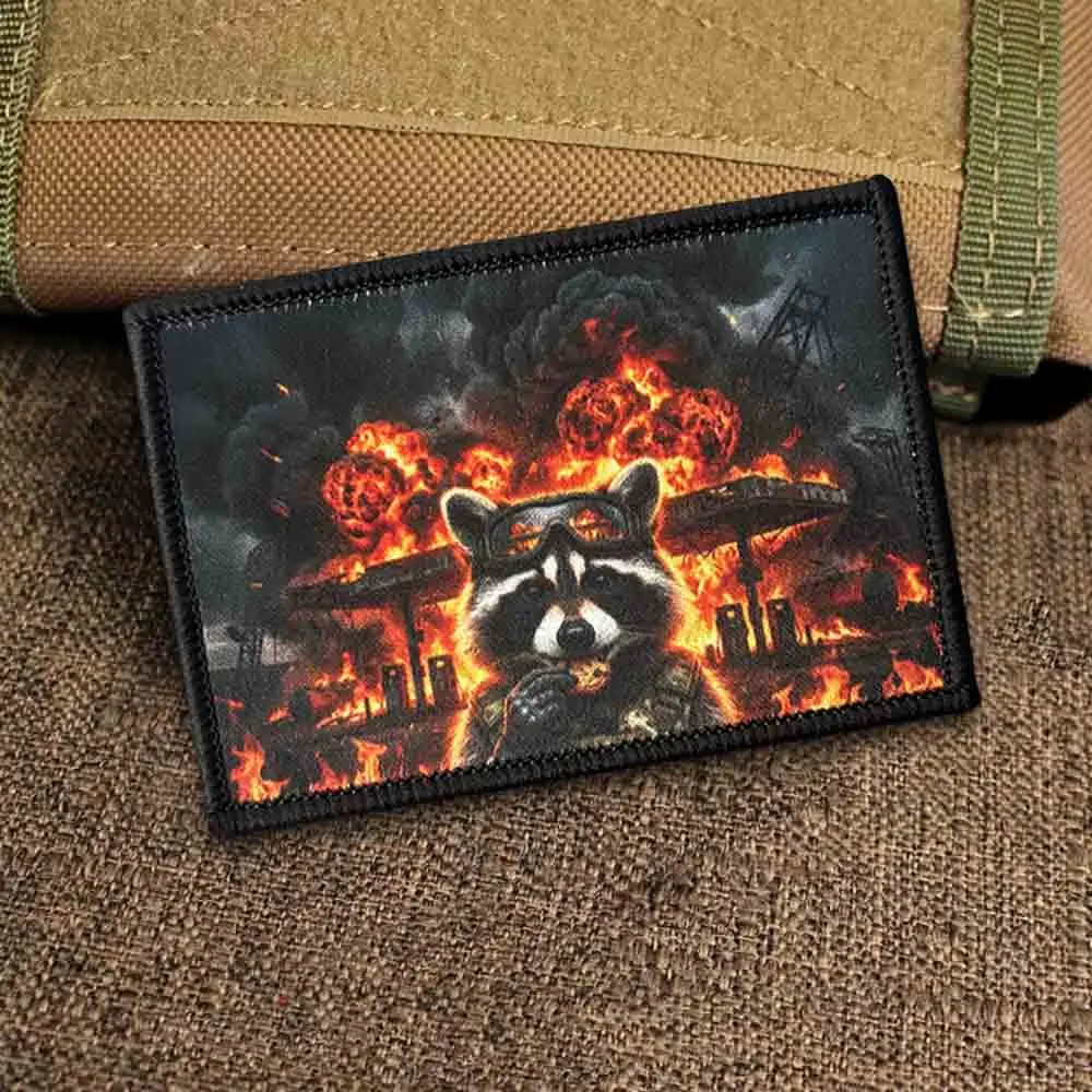 Parche táctico gancho y bucle Mapache Apocalipsis – para mochila