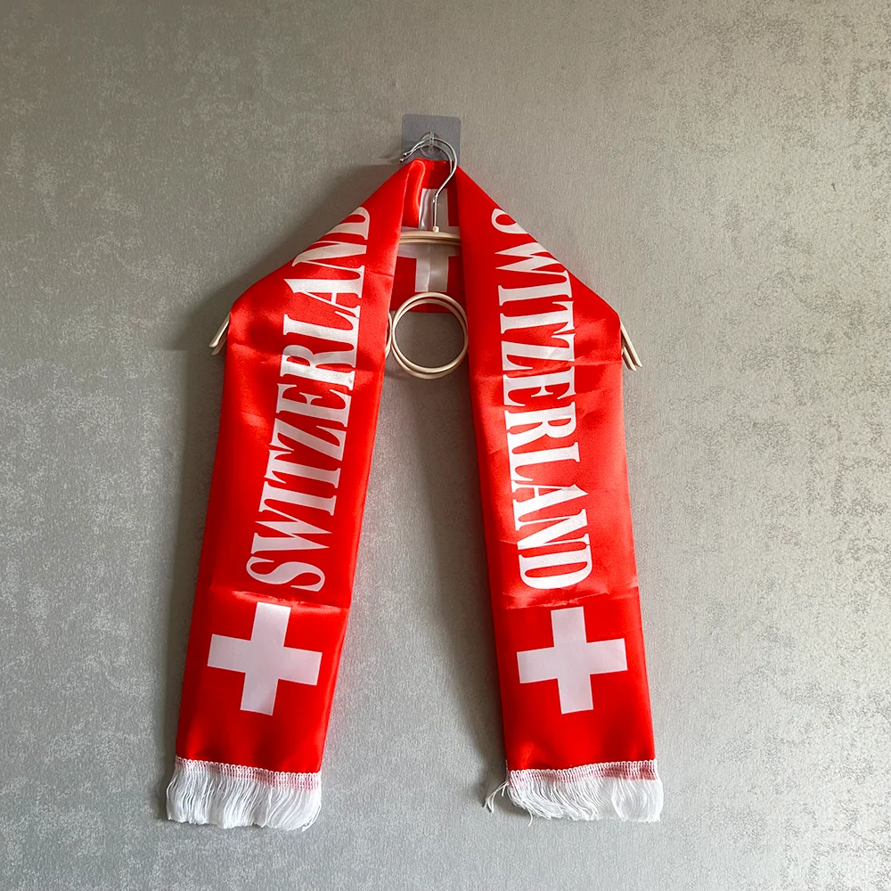 Bufanda bandera Suiza de satén con borlas para fútbol