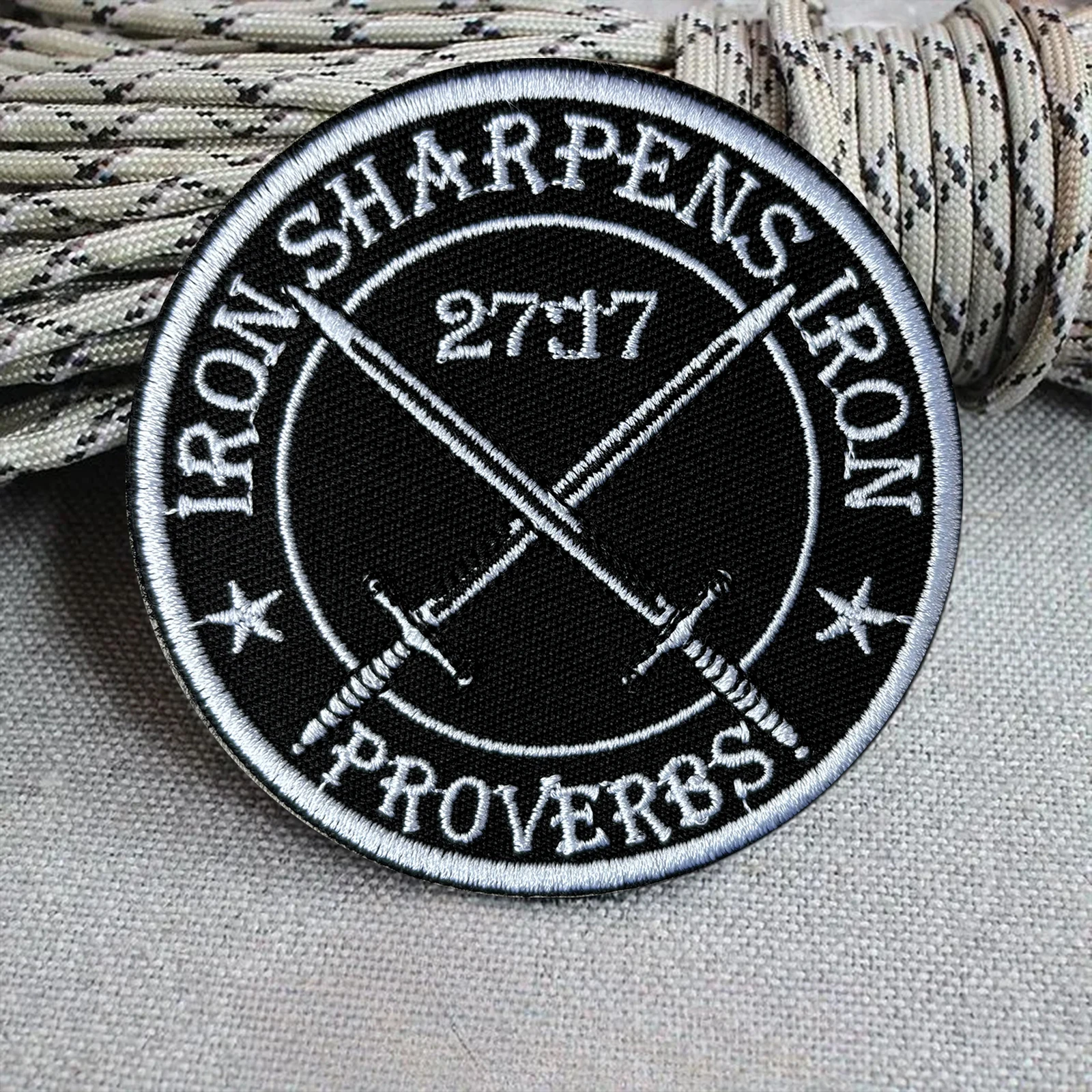 27:17 espadas dobles de la Biblia parche táctico gancho y bucle parches bordados insignia de moral brazalete del ejército militar pegatinas para mochila - imagen 4