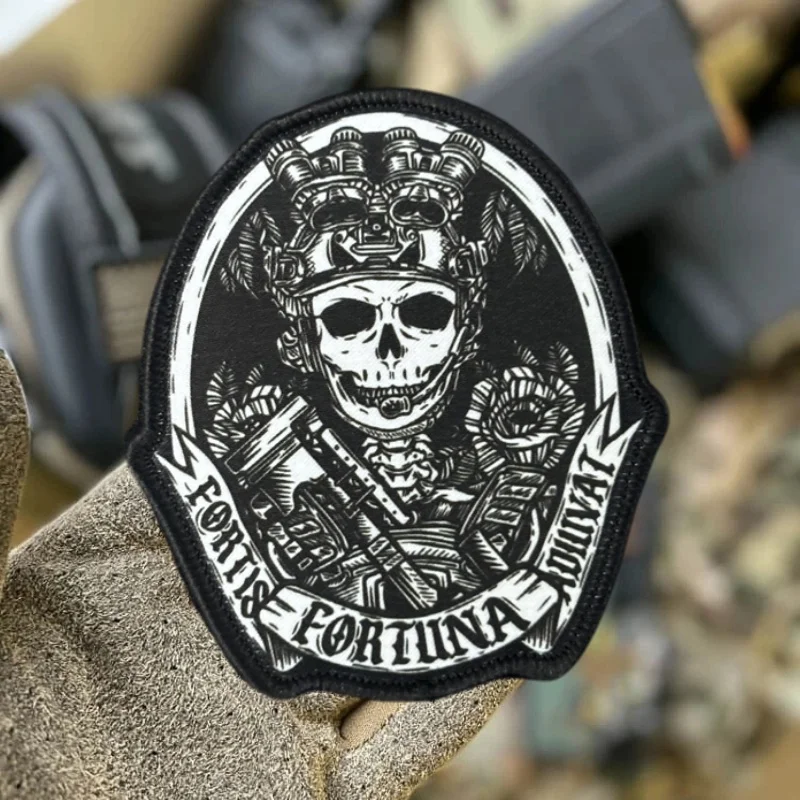 Táctico "La corpulación está aided por el destino". Parche en ropa, brazalete impreso, insignia de moral, parches con gancho, pegatinas para mochila - imagen 4