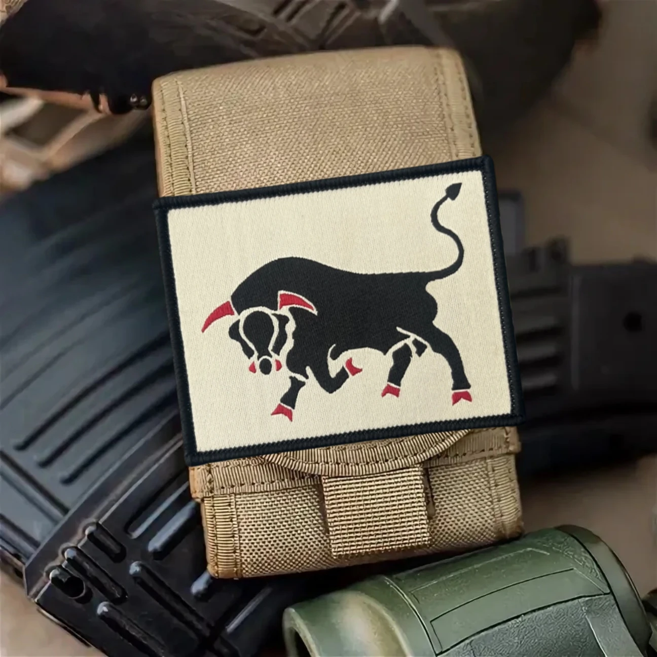 Parches tejidos con insignia de moral divertida de Toro Negro para ropa, brazalete militar táctico, gancho y bucle, accesorios para mochila, pegatinas