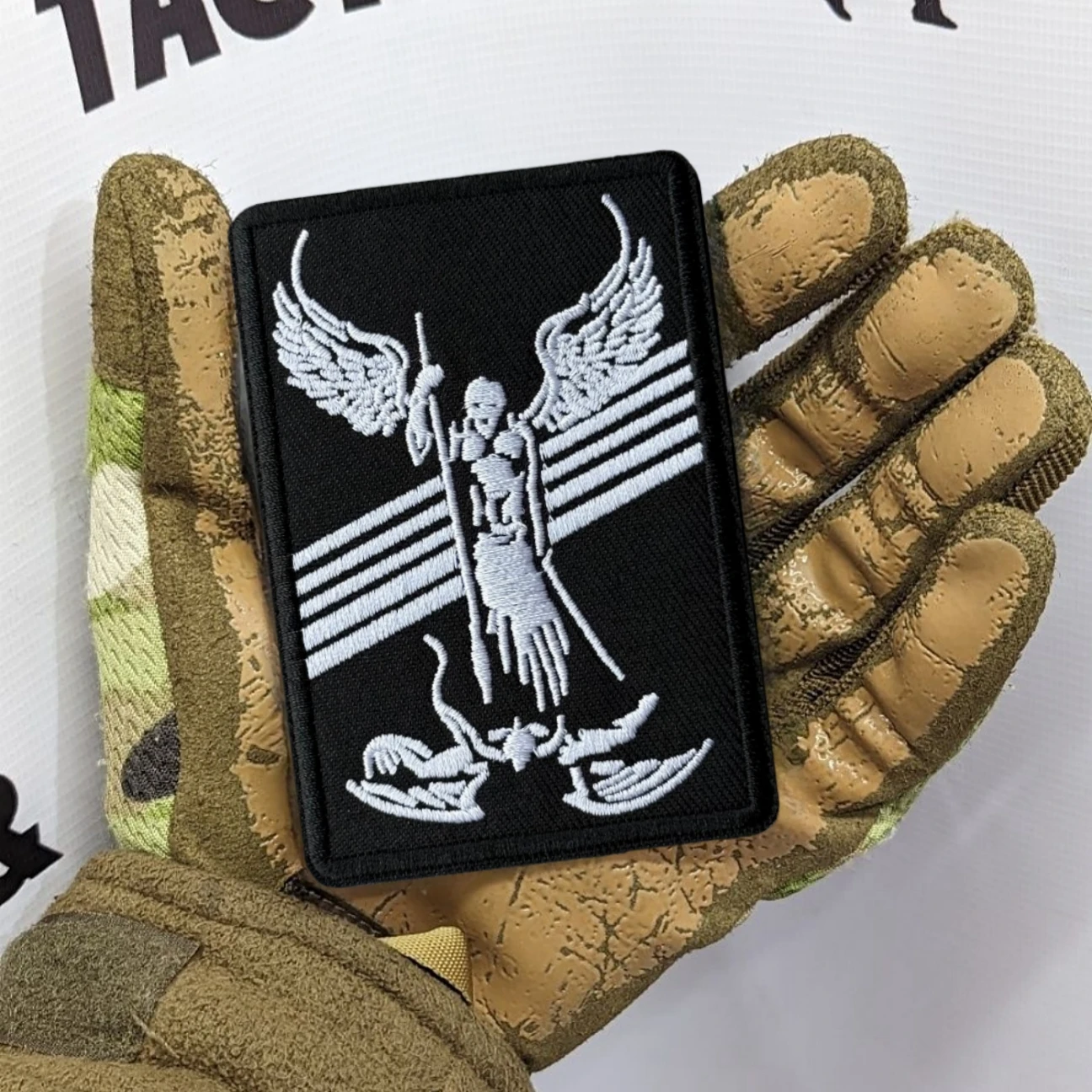 Parche táctico bordado con velcro militar Good Always Wins Archangel