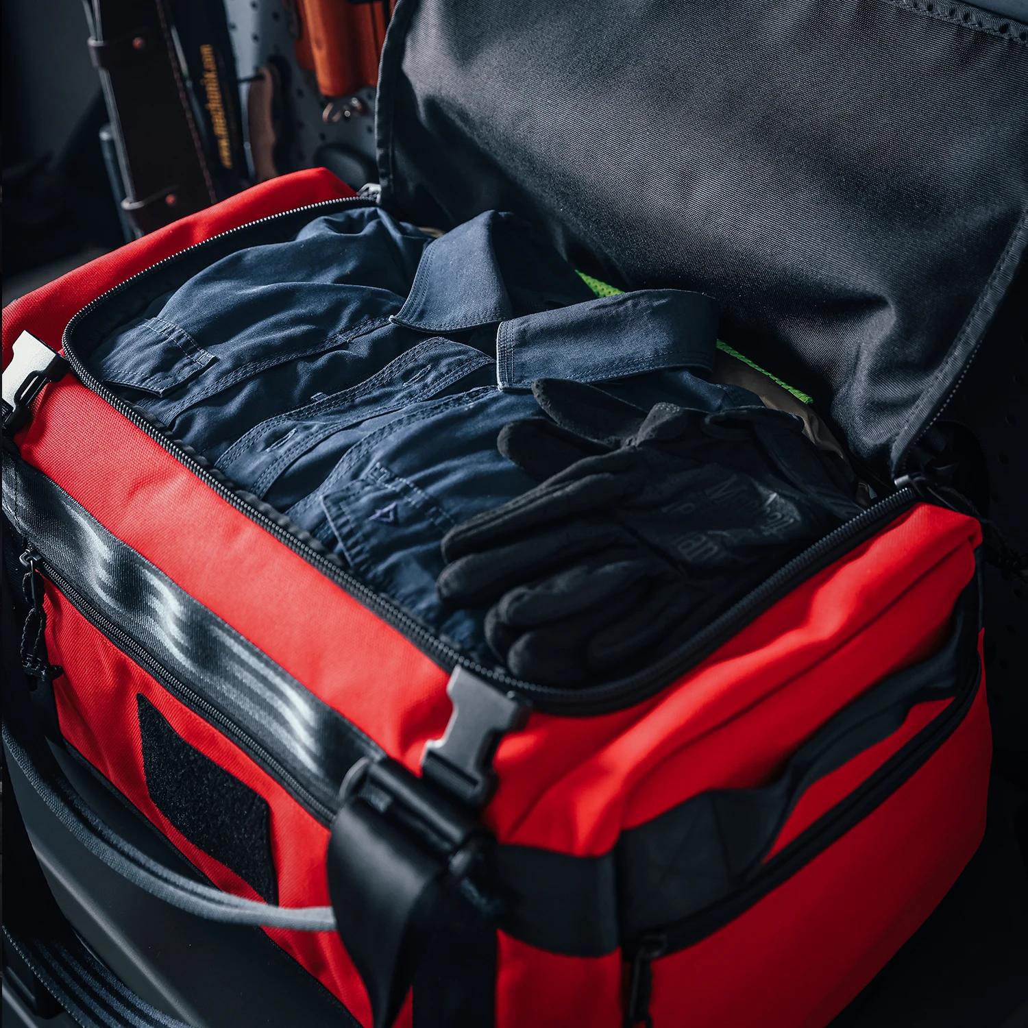 MAUHOSO Bolsa de lona de 45 L, bolsas de viaje plegables para hombres y mujeres, bolsa de viaje grande y plegable, repelente al agua y resistente a desgarros - imagen 3