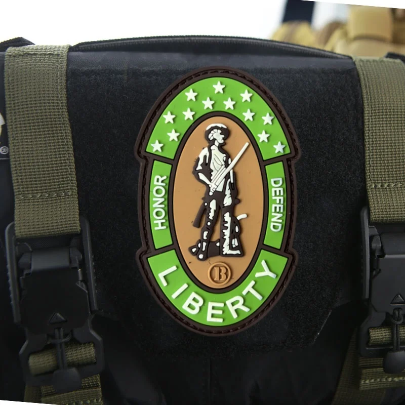 Parche táctico de PVC HONOR DEFEND LIBETY, insignia de moral militar del ejército, parches de bucle de gancho, pegatina para mochila para brazalete de ropa - imagen 3
