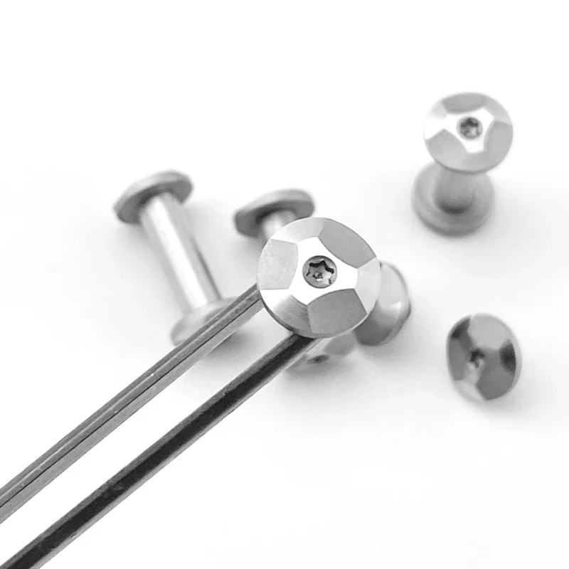 Tornillos de mango de cuchillo de acero inoxidable 416, cabeza de flor de ciruelo, tornillo M4, cuchillo modificado, accesorios para la fabricación de embriones, 2 juegos - imagen 3