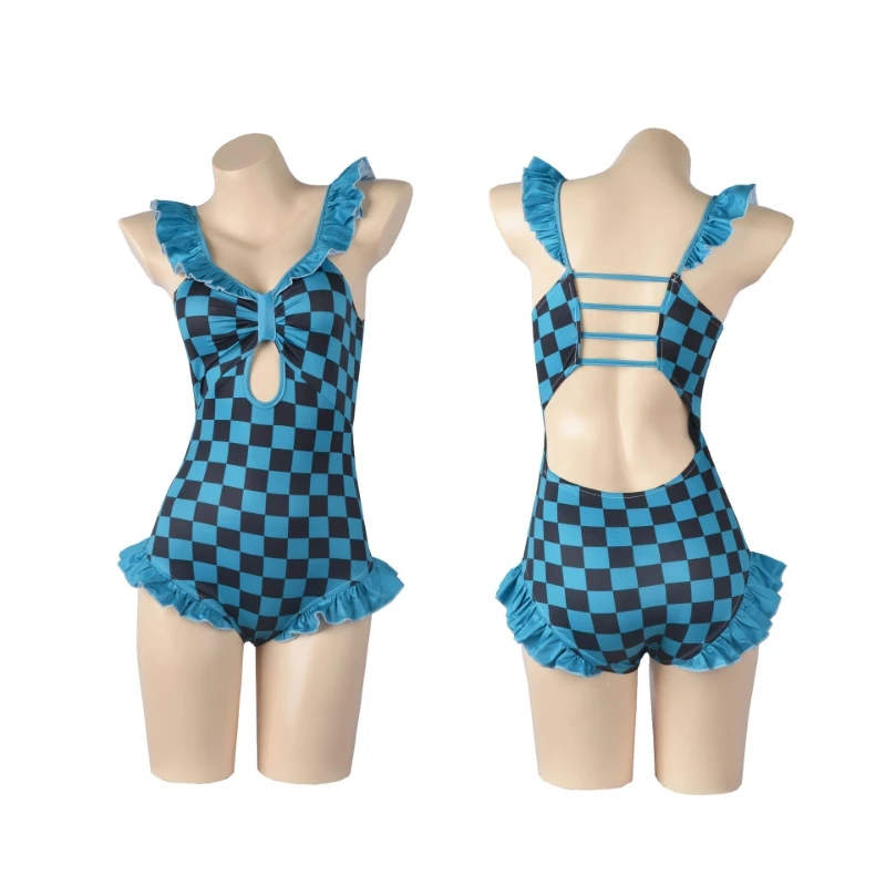 Un traje de baño a cuadros azul y blanco en un maniquí