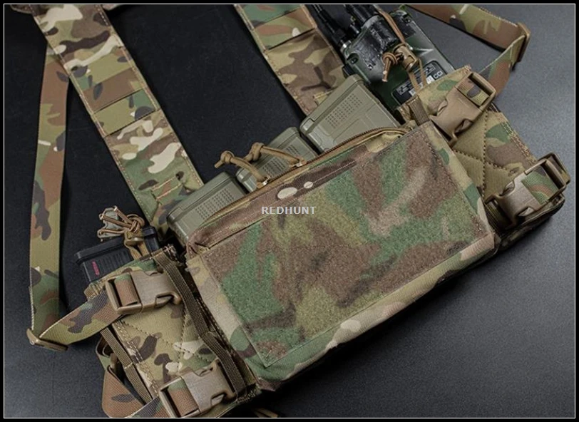 Cubierta Micro Fight instalada en chest rig MK4