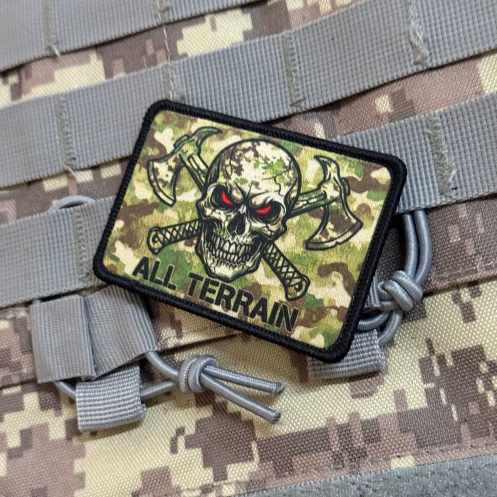 Parche táctico gancho camuflaje calavera con hachas cruzadas - imagen 4