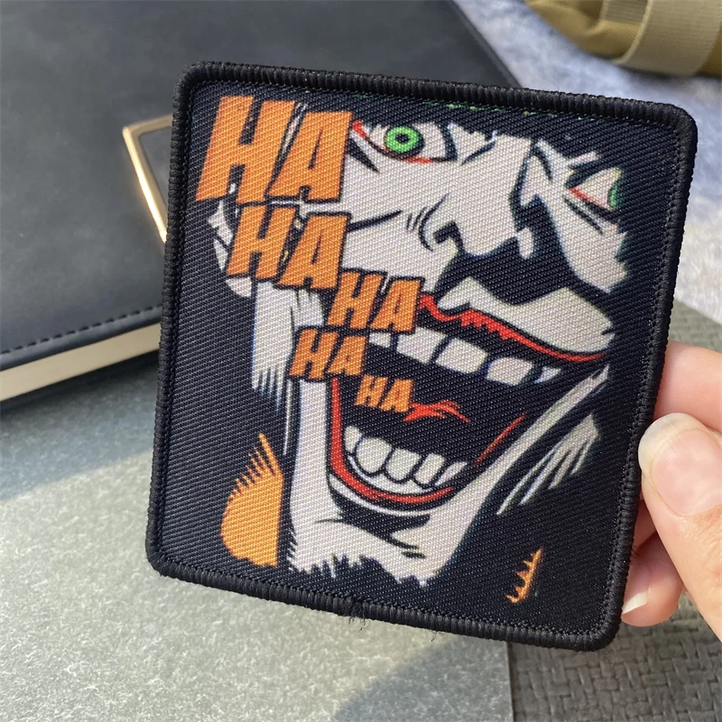 Hahahaha-insignia de moral divertida, parche impreso, brazalete militar táctico, gancho y bucle, accesorios para mochila al aire libre, pegatinas