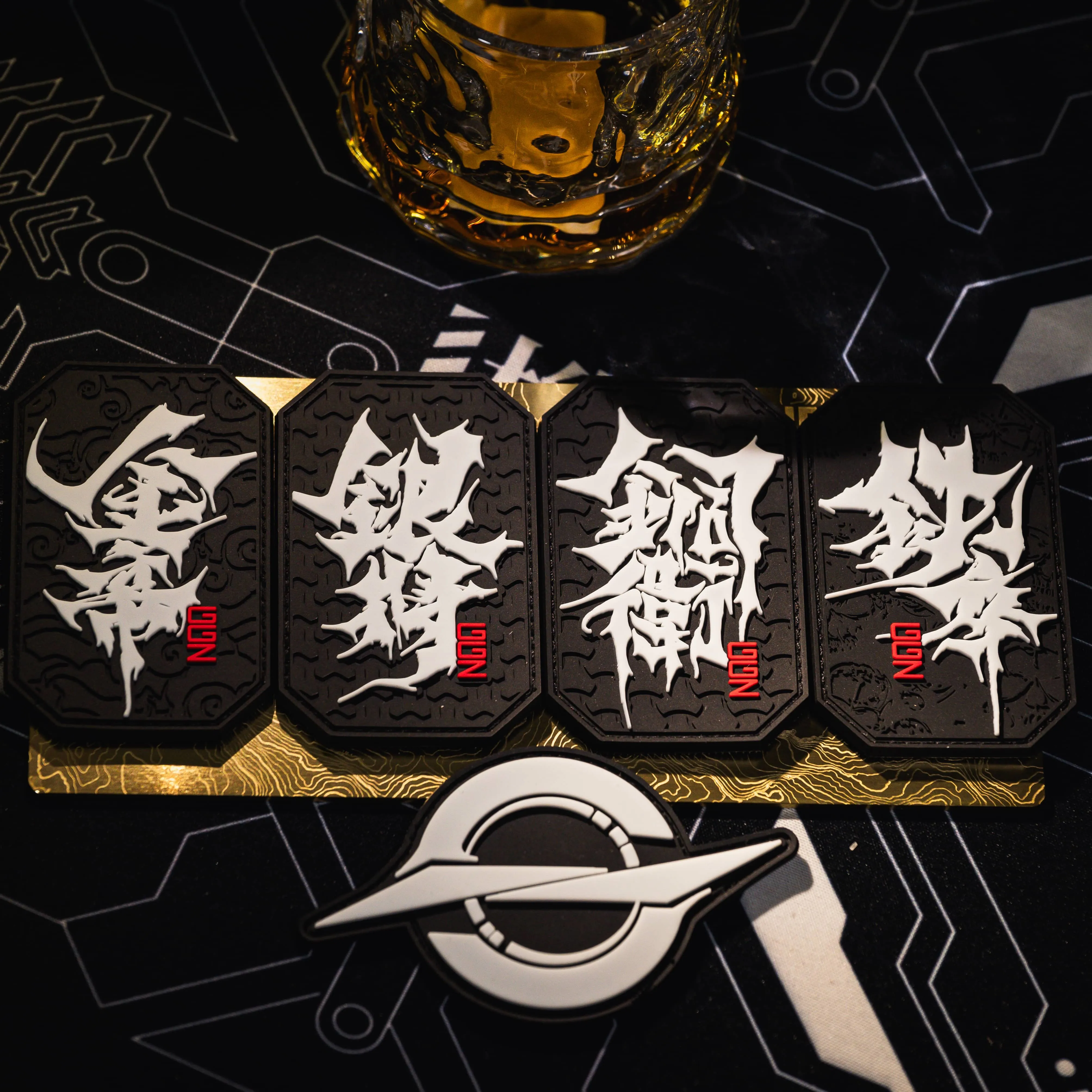 Parche luminoso de PVC 3D con agujero negro, insignia de goma táctica que brilla en la oscuridad para ropa, mochila, decoración de chaleco - imagen 4