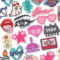 1989 Radio – Parche bordado termoadhesivo rosa historia de amor