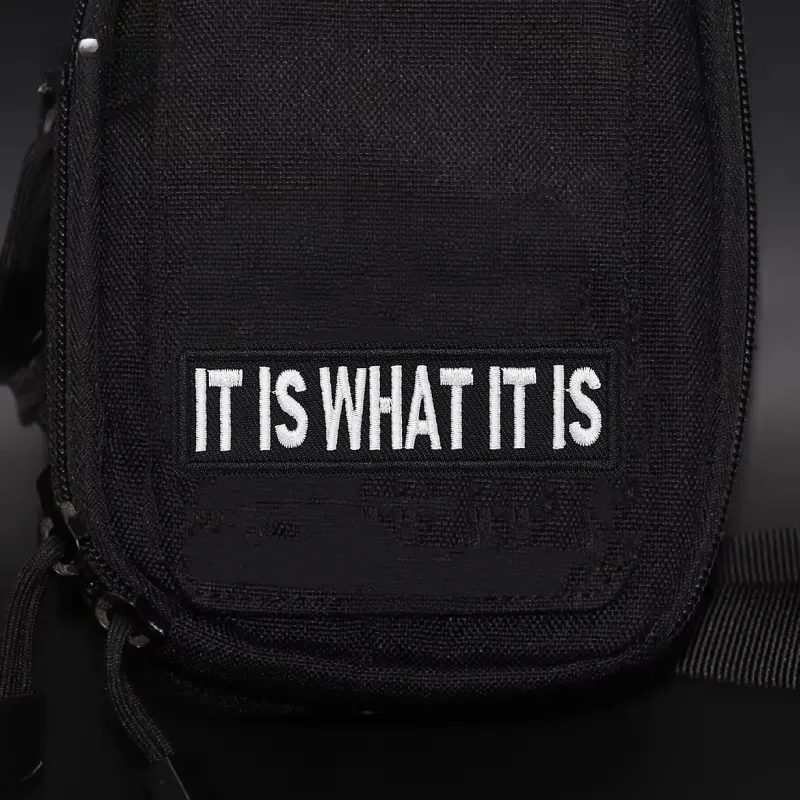 Parche táctico "IT IS WHAT IT IS", insignia bordada de moral, gancho y bucle, mochila, accesorios de decoración de ropa, pegatinas, brazalete - imagen 4